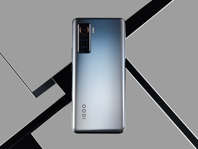 iQOO 5系列8月24日全网开售 性能旗舰手感更轻薄