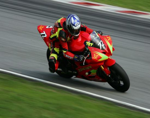 zic超级摩托车 比赛 在珠海国际 赛车 场上演